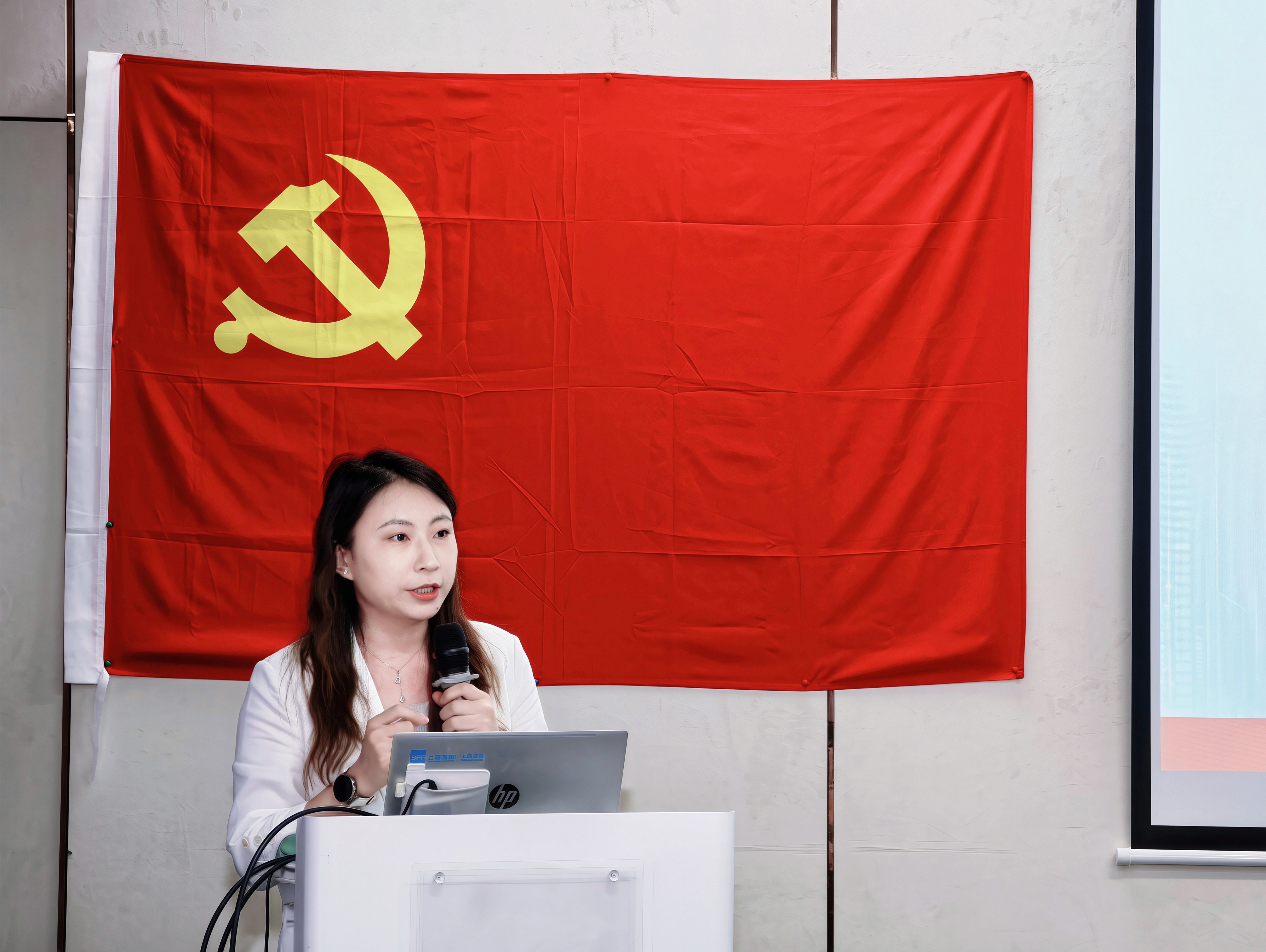 曹莉.jpg